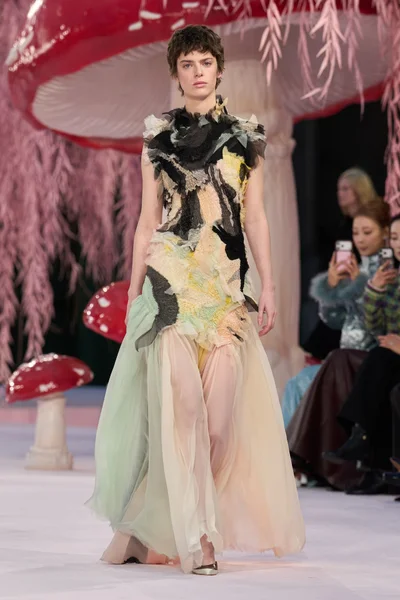 Look 25